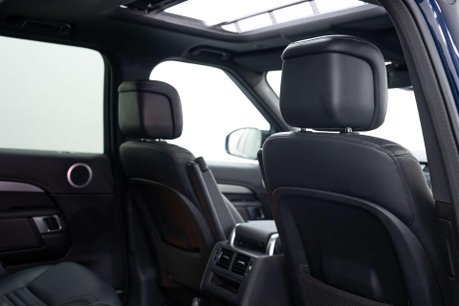 Land Rover Discovery 3.0 Discovery R-Dynamic SE D MHEV Auto 4WD 5dr 15