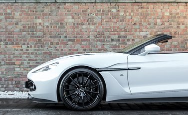 Aston Martin Zagato Vanquish Volante 24