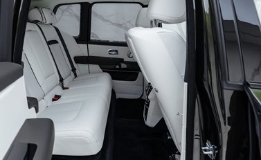 Rolls-Royce Cullinan Series II BLACK BADGE 17