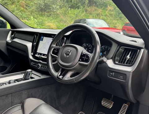 Volvo XC60 2.0 XC60 R-Design B5 MHEV Auto 5dr 17