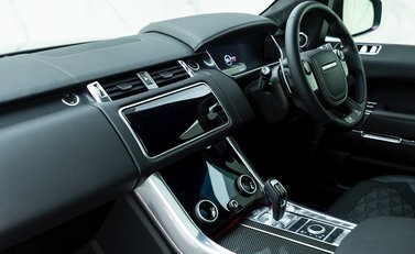 Land Rover Range Rover Sport 5.0 SVR Carbon Edition 16