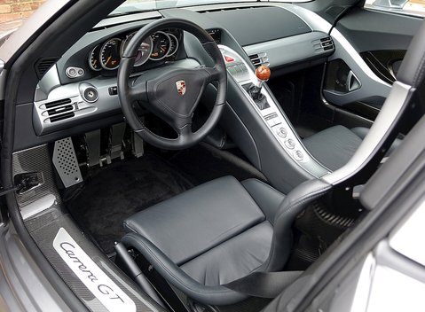 Porsche Carrera GT 13