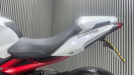 Triumph Street Triple R 2013 13K EXCELLENT CONDITION NEW MOT 675CC TRIPLE 13