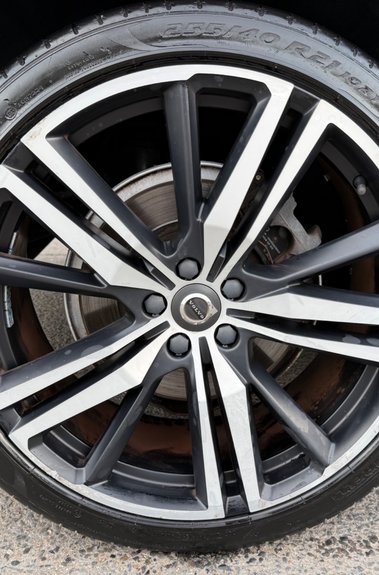 Volvo XC60 T5 R-DESIGN PRO AWD -ONE OWNER - 7 VOLVO SERVICES 