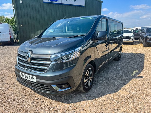 Renault Trafic Crew Cab AUTO LWB L2H1 Sport LI30 A/C Alloys Nav Sensors Tow Bar EURO 6 3