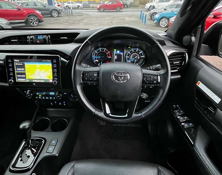 Toyota Hilux 2.8 HI-Luxury Invincible X D-4D 4WD Double Cab Auto 4WD 5dr 18