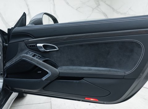 Porsche 911 Targa 4 GTS (991.2) 32