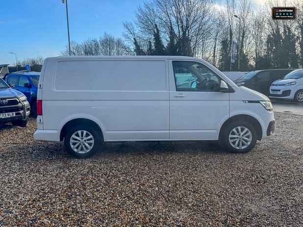 Volkswagen Transporter SWB L1H1 Low Roof Highline T28 Air Con Alloys Sensors EURO 6 41