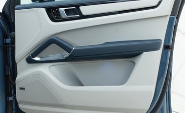 Porsche Cayenne TURBO S E-HYBRID 20