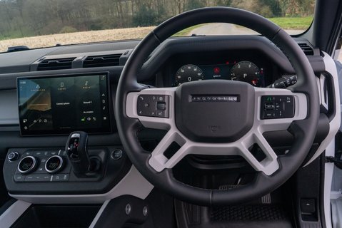 Land Rover Defender 90 Obsidian WideTrak D250 S Hardtop 11