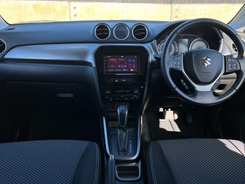 Suzuki Vitara SZ-T BOOSTERJET MHEV 10