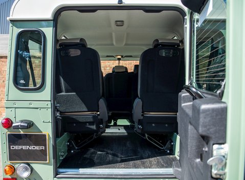 Land Rover Defender 110 Heritage Station Wagon 32