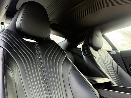 Aston Martin DB11 V8 44