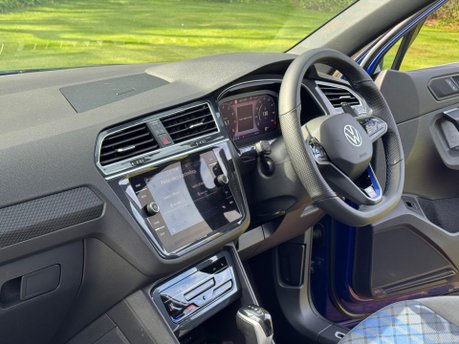 Volkswagen Tiguan R TSI 4MOTION DSG 17