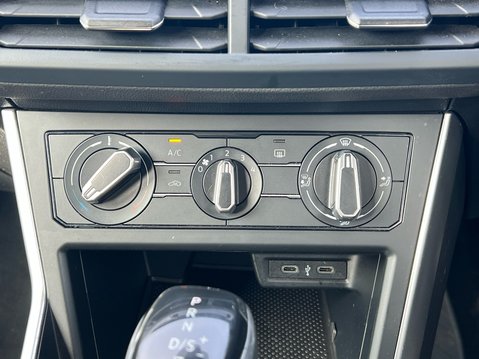 Volkswagen Polo LIFE TSI DSG 26