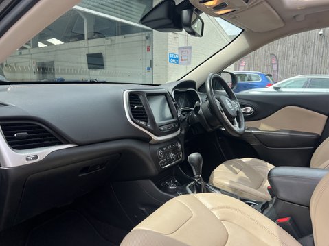 Jeep Cherokee 2.2 MultiJetII Limited SUV 5dr Diesel Auto 4WD Euro 6 (s/s) (200 ps) 17