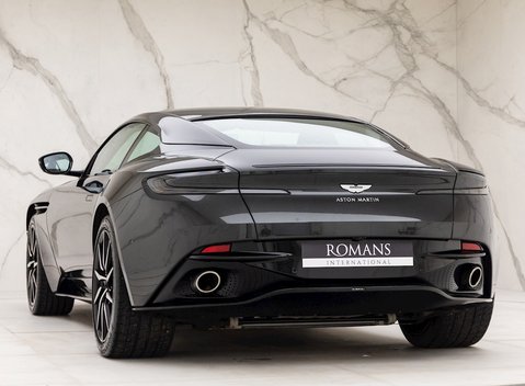 Aston Martin DB11 V8 3