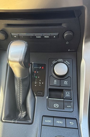 Lexus NX 300H LUXURY - PANORAMIC ROOF -2 OWNERS - 7 LEXUS SERVICES 