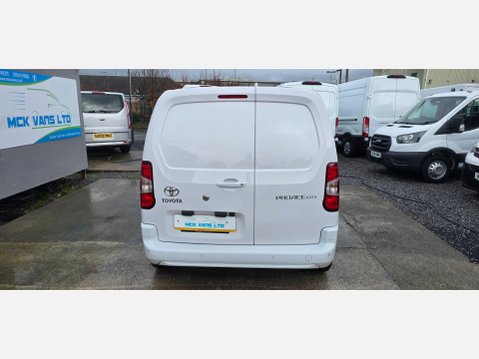 Toyota Proace City design L1 H1 SWB 1.5d 100ps eu6 nav 6 Speed 3