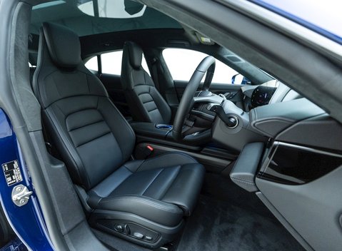 Porsche Taycan Turbo S Cross Turismo 10