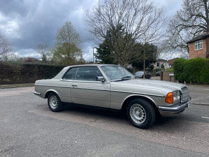 Mercedes-Benz W123 280CE 2