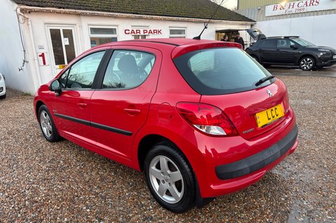 Peugeot 207 VERVE.. 9 SERVICES.. INCLUDING CAMBELT.. LOW INSURANCE.. PERFECT FIRST CAR  8