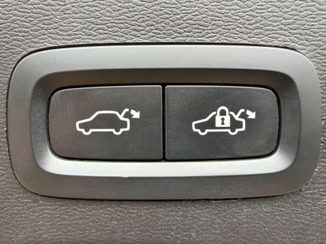 Volvo XC40 2.0 D3 Momentum Pro Auto Euro 6 (s/s) 5dr 23