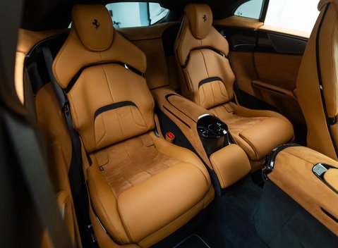 Ferrari Purosangue 18