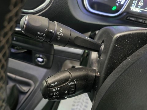 Peugeot Traveller 2.0 BlueHDi Allure Standard MPV MWB Euro 6 (s/s) 5dr (SNav) 37