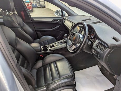 Porsche Macan 3.0 Macan GTS Semi-Auto 4WD 5dr 47