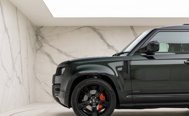 Land Rover Defender 90 X D300 25