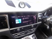 Porsche Macan 2.0T PDK 4WD SUV 47