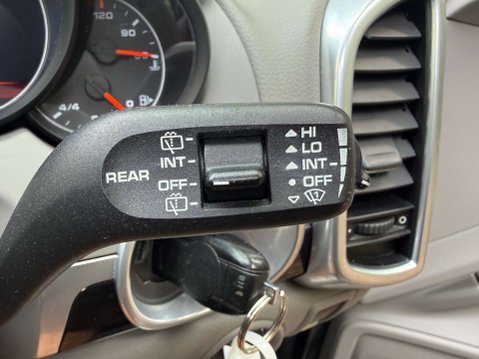 Porsche Cayenne 3.0 Cayenne V6 D Tiptronic 4WD 5dr 42