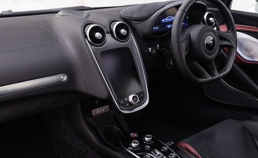 McLaren GT V8 SSG 11