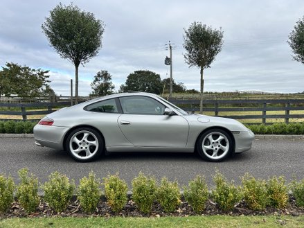 Porsche 911 CARRERA