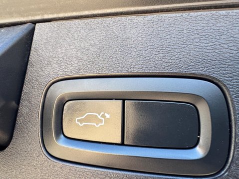 Volvo XC60 2.0 D4 Momentum Auto AWD Euro 6 (s/s) 5dr 37