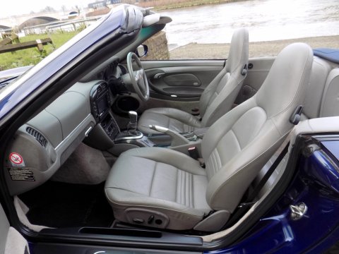 Porsche 911 CARRERA 2 CONVERTIBLE 14