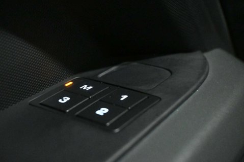 Land Rover Defender 3.0 Defender X-Dynamic HSE D MHEV A 4WD 5dr 21