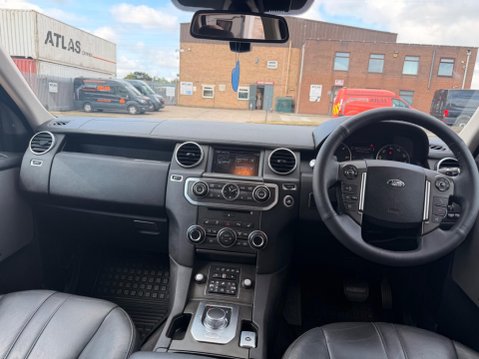 Land Rover Discovery 3.0 SD V6 Graphite Auto 4WD Euro 6 (s/s) 5dr 17