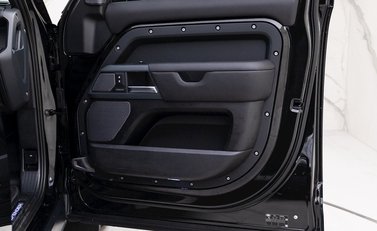 Land Rover Defender 110 P400 X 25