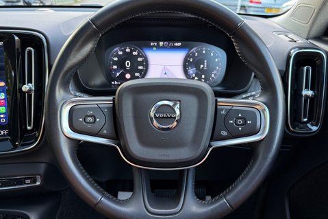 Volvo XC40 B4 INSCRIPTION PRO AWD MHEV - ONE OWNER - PAN ROOF - APPLE CARPLAY  7