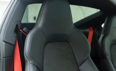 Porsche 911 (992) Carrera GTS 11