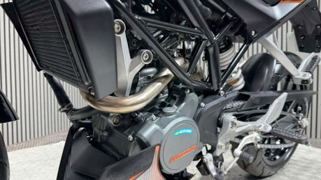 KTM Duke 2016 INCREDIBLY CLEAN LONG MOT ONLY 1K AKRAPOVIC 20