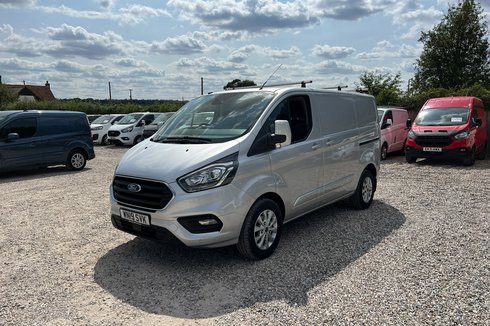 Ford Transit Custom SWB L1H1 Low Roof Limited 300 Air Con Alloys Sensors EURO 6 NO VAT