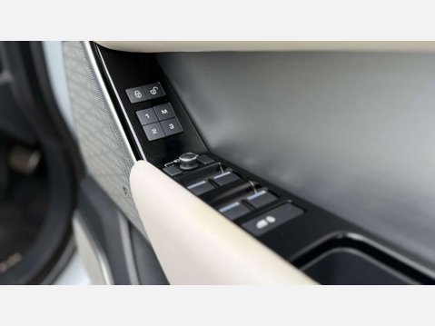 Land Rover Range Rover Velar 3.0 Range Rover Velar R-Dynamic HSE P380 Auto 4WD 5dr 57