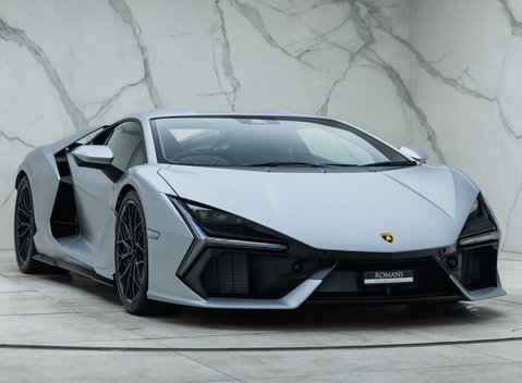 Lamborghini Revuelto 11