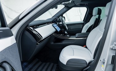 Land Rover Range Rover Sport D300 Dynamic SE 22