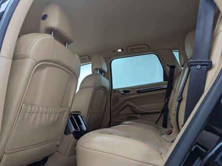 Porsche Cayenne 3.0 Cayenne D Platinum Edition V6 Tiptronic S A 4WD 5dr 48