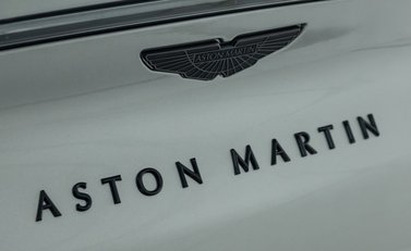 Aston Martin DBX 707 36