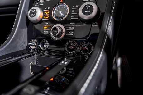 Aston Martin DBS V12 VOLANTE. FULL ASH. CARBON EXT. CERAMIC BRAKES. BANG & OLUFSEN. 34